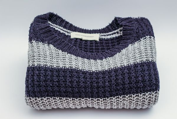 Zrównoważona moda: Dlaczego warto inwestować w używane swetry?